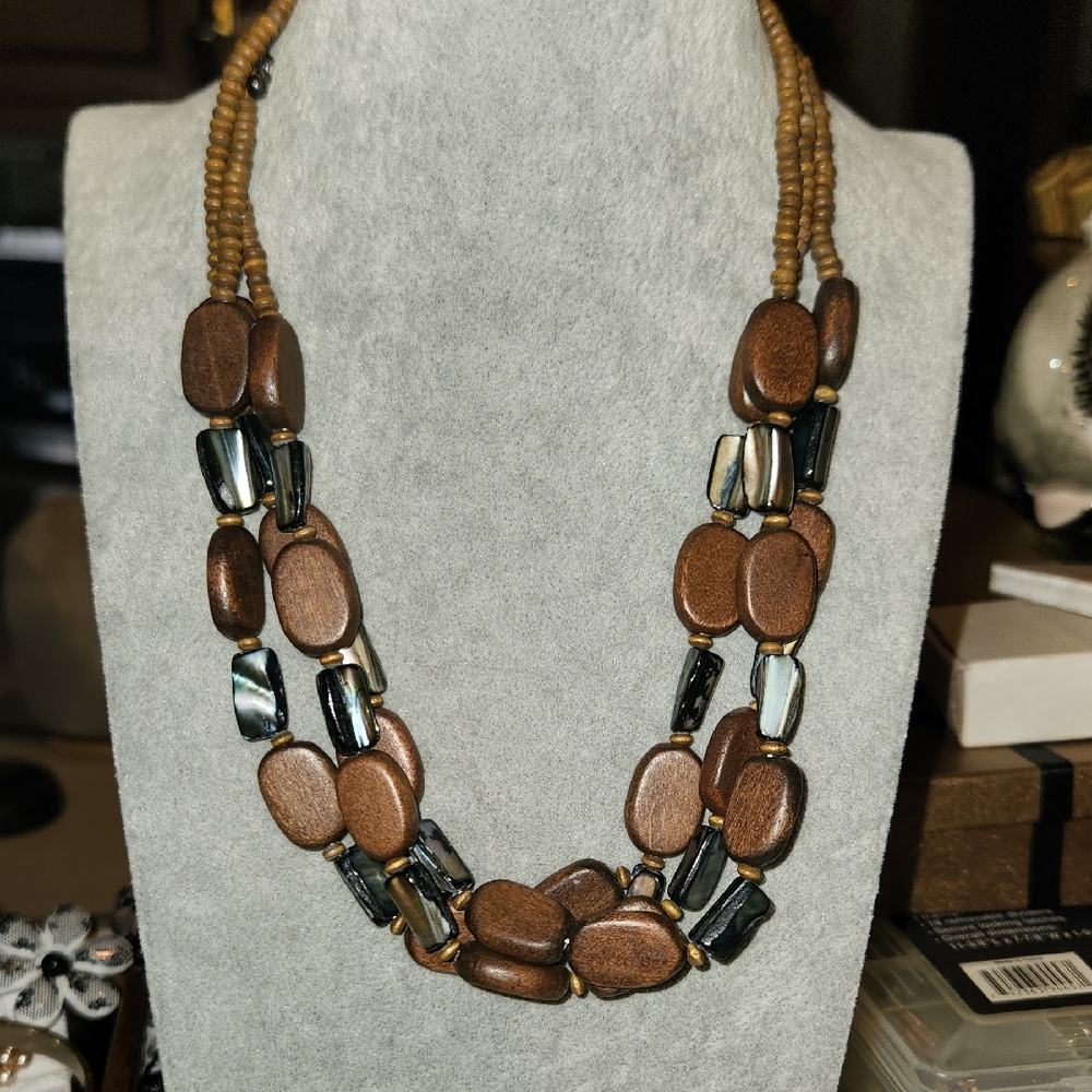 Elegant Brown and Black Beaded Necklace